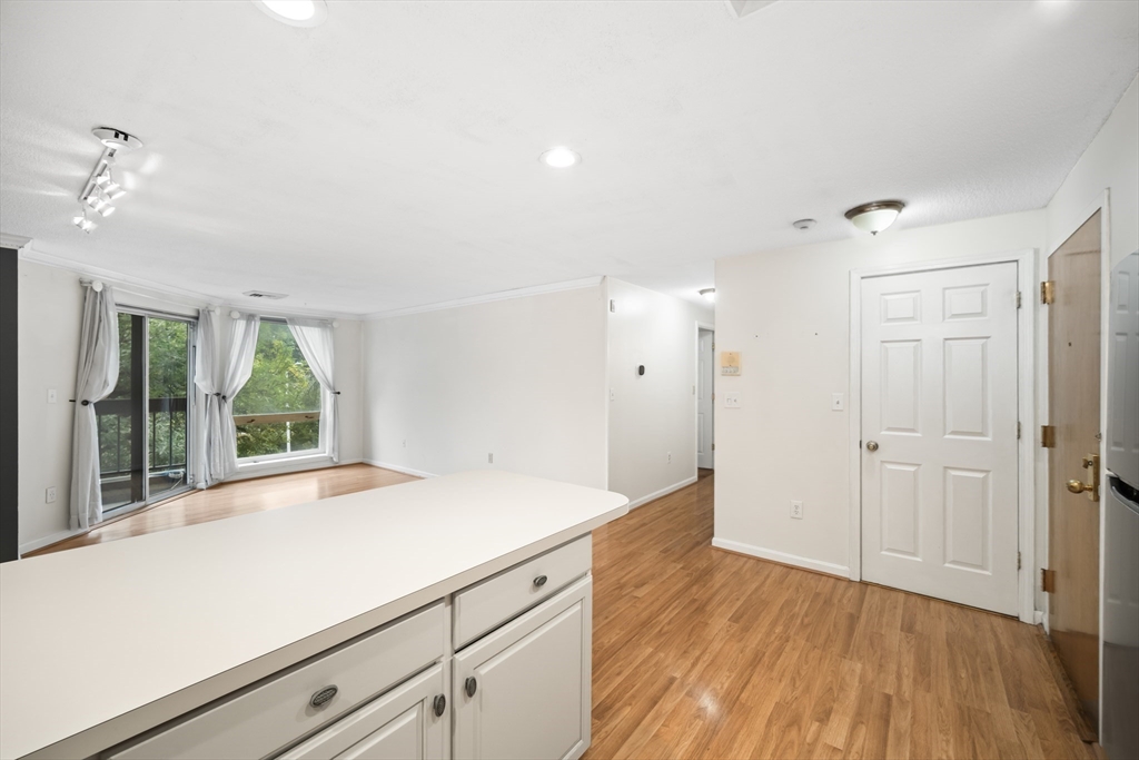 59 Valley St # 3H