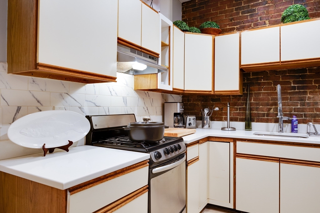 114 Trenton St # 1