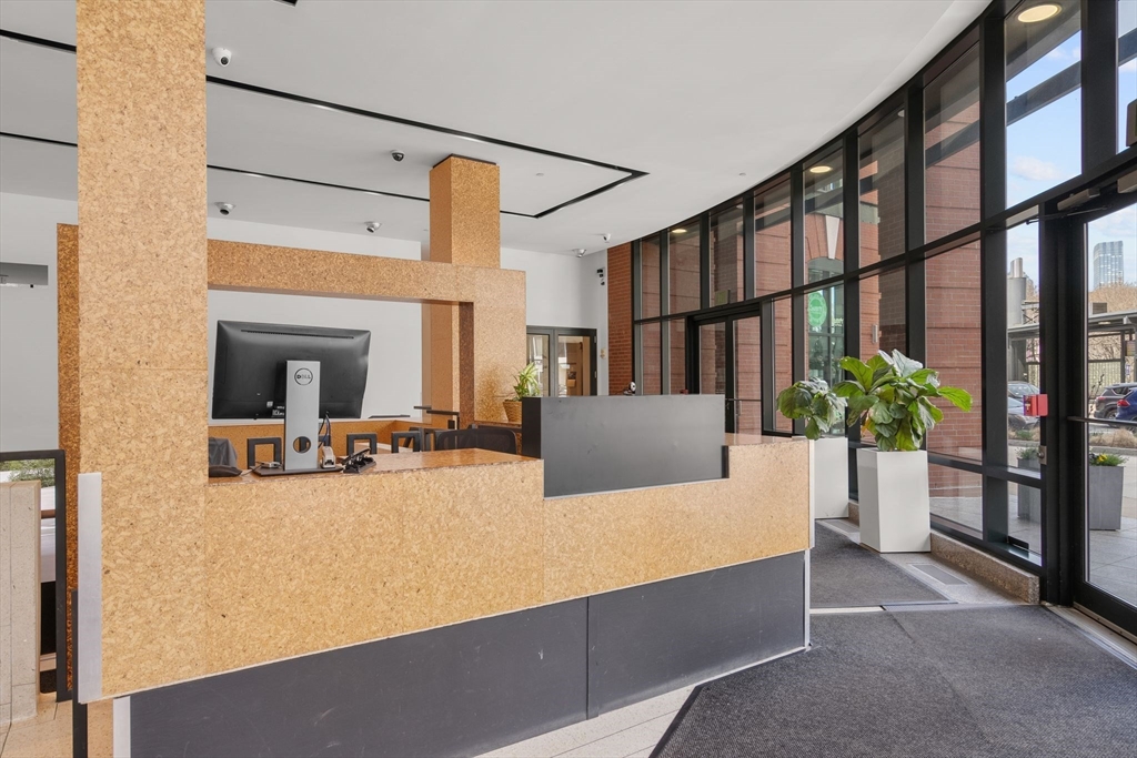 9 W Broadway # 417