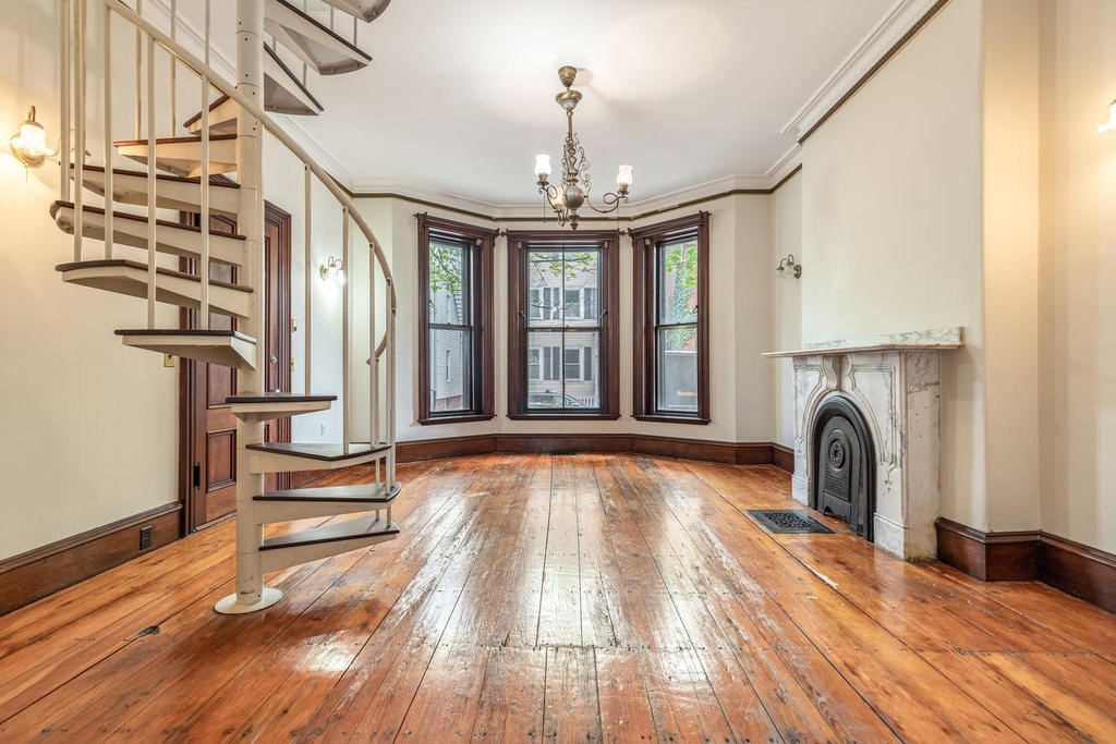325 K Street # 1