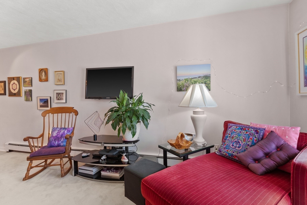 74 Springvale Ave # 18