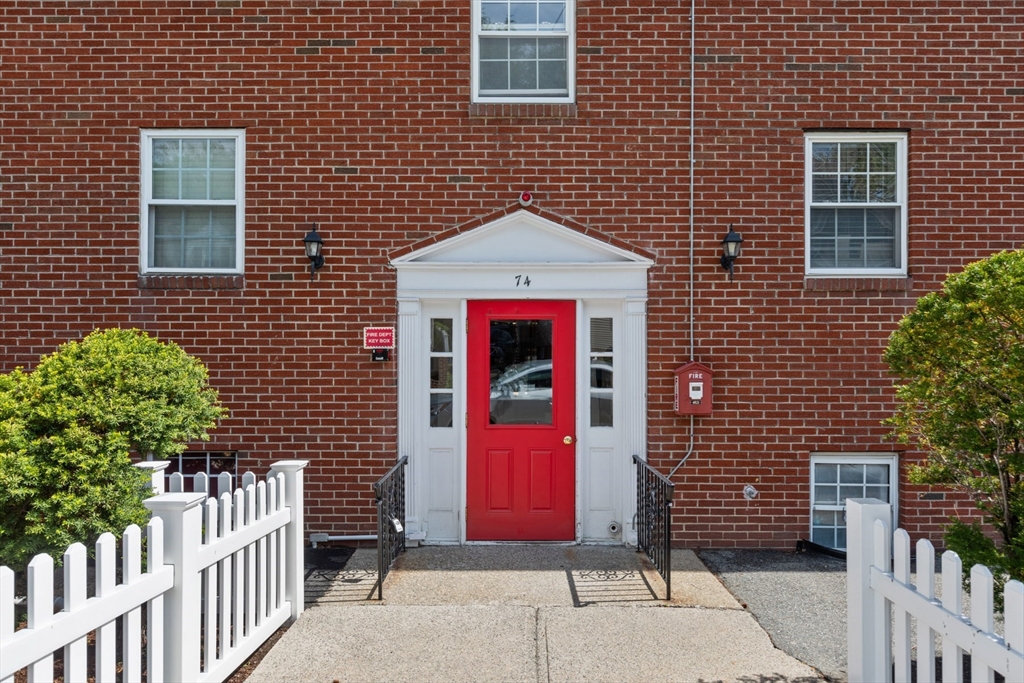 74 Springvale Ave # 18