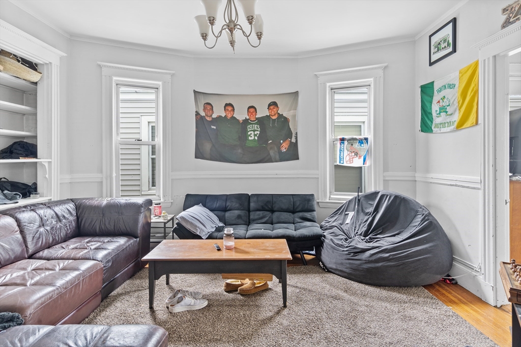 225 L St # 2