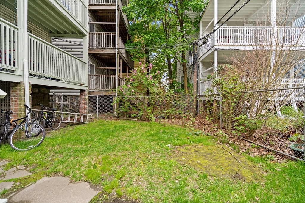 225 L St # 2