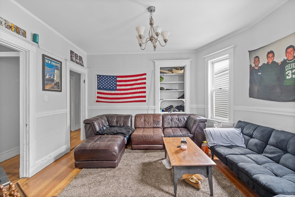 225 L St # 2