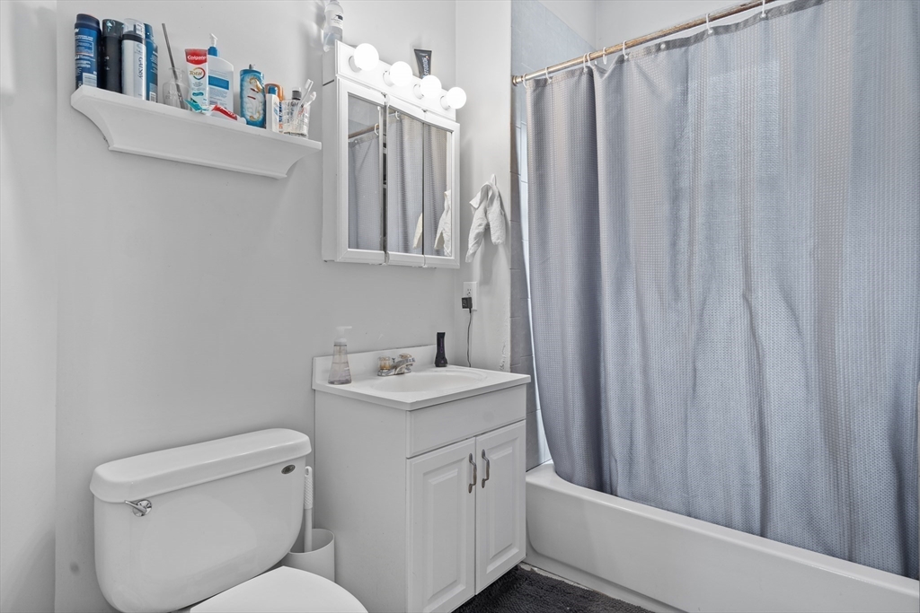 225 L St # 2