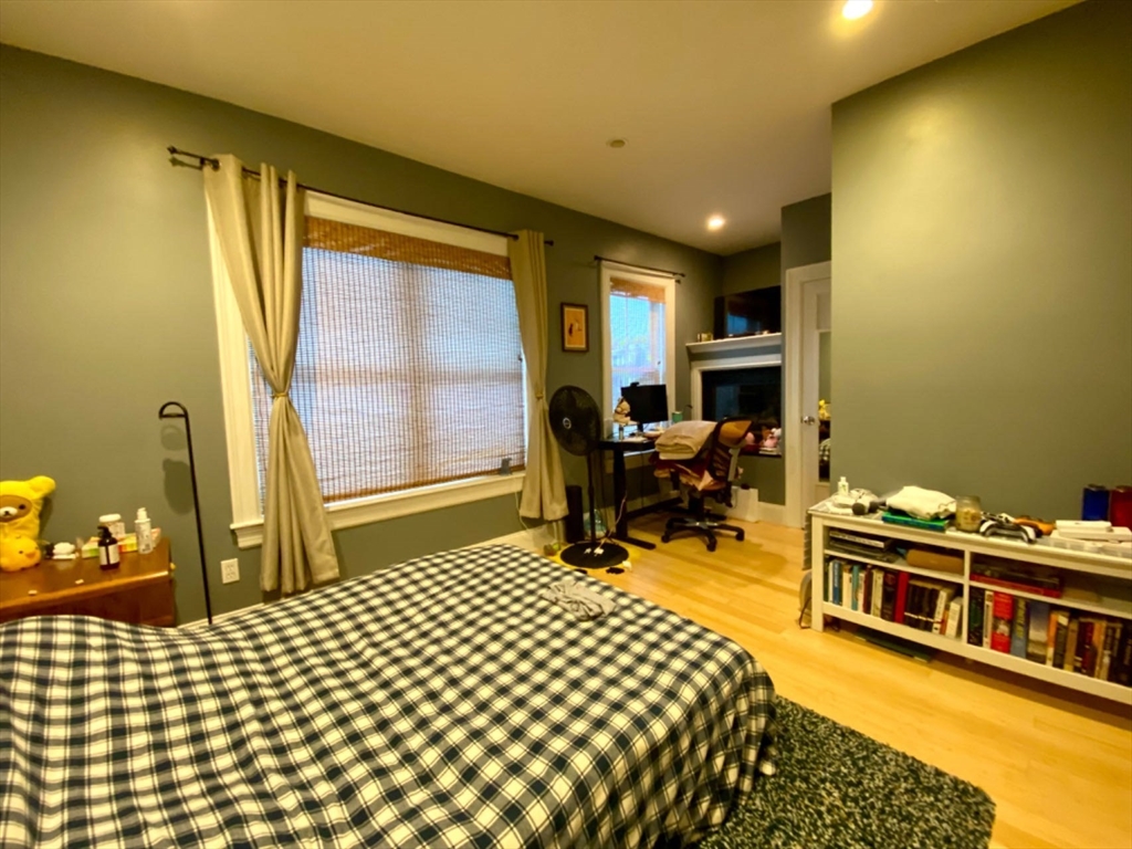 3 Leeds St # 2
