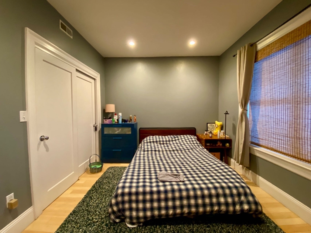 3 Leeds St # 2