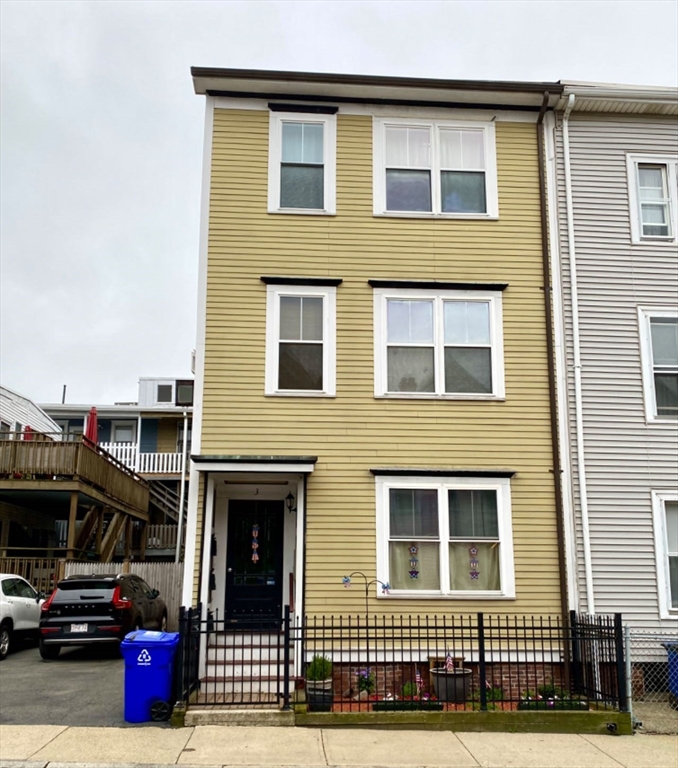 3 Leeds St # 2