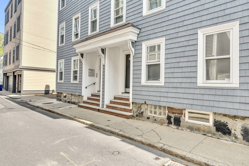 176 Bowen St # 2