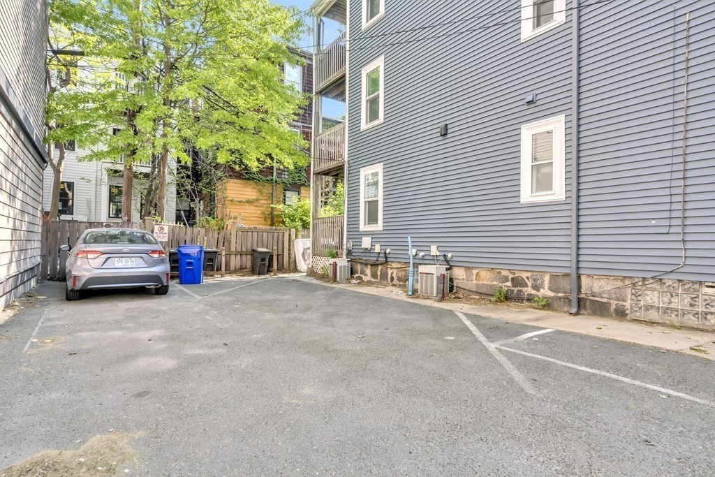 176 Bowen St # 2