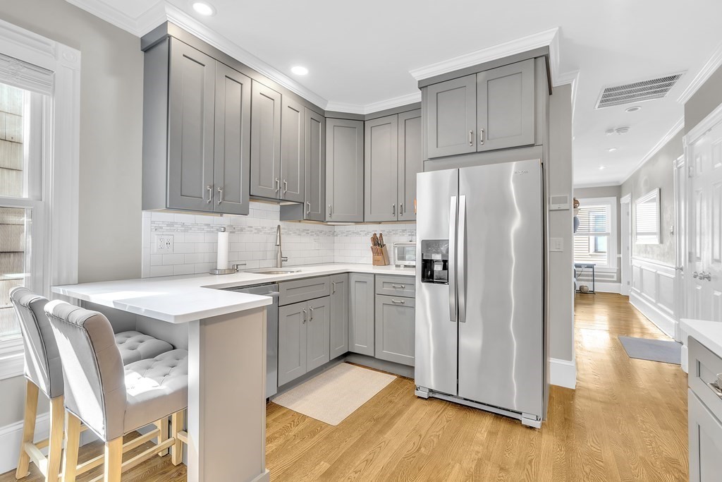 176 Bowen St # 2