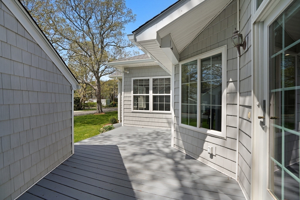 48 Vineyard Avenue Extension
