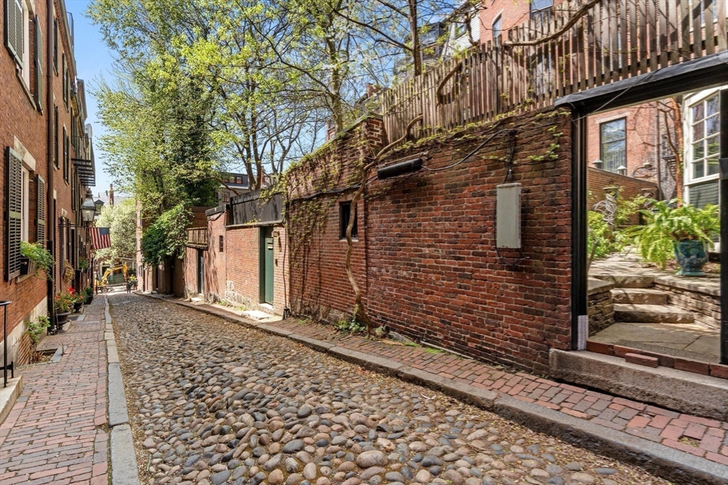 90 Mount Vernon St