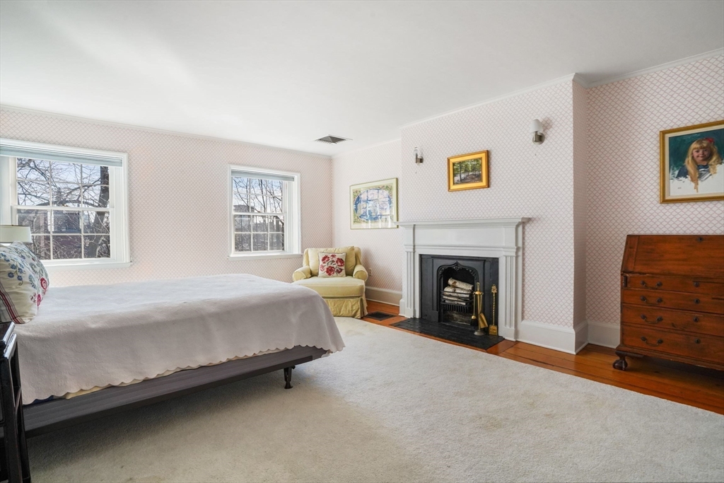 90 Mount Vernon St