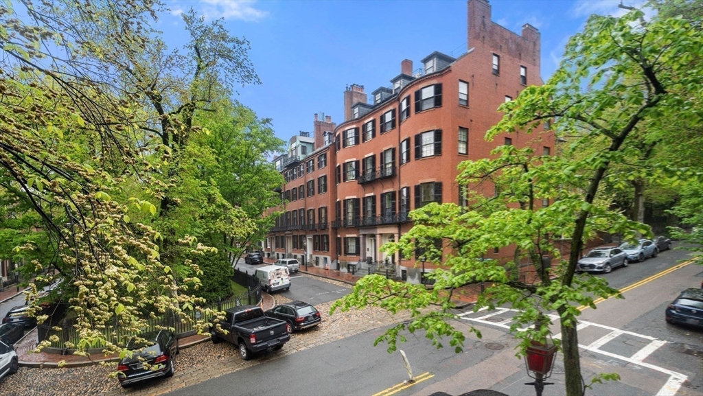 90 Mount Vernon St