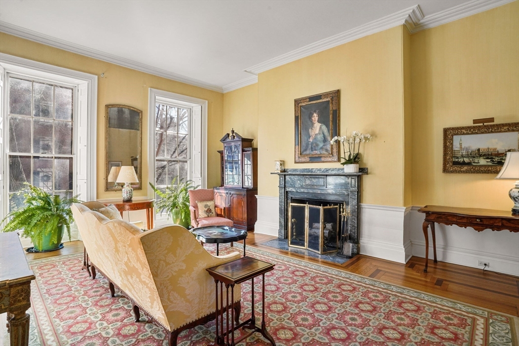 90 Mount Vernon St