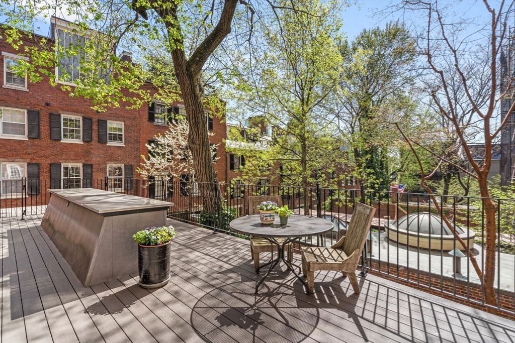 90 Mount Vernon St
