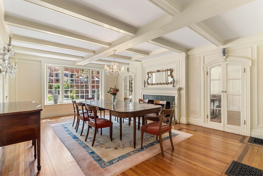 90 Mount Vernon St