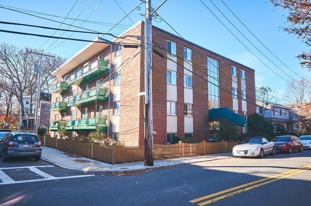 18 Pond St # 19