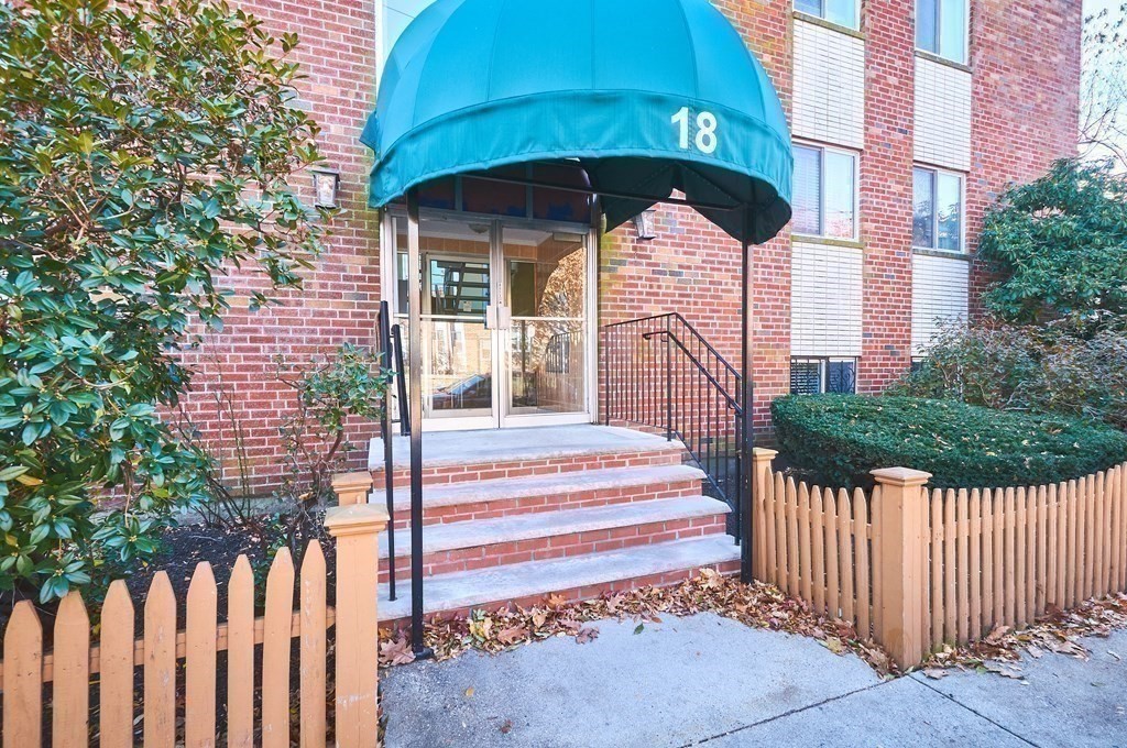 18 Pond St # 19