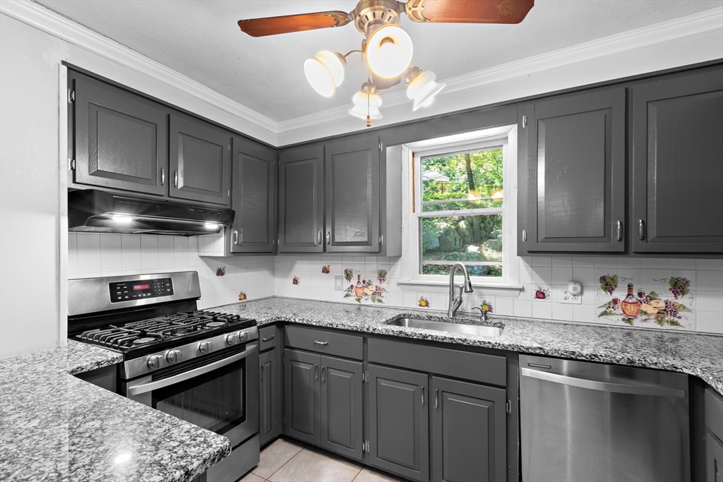 18 Anchor Rd