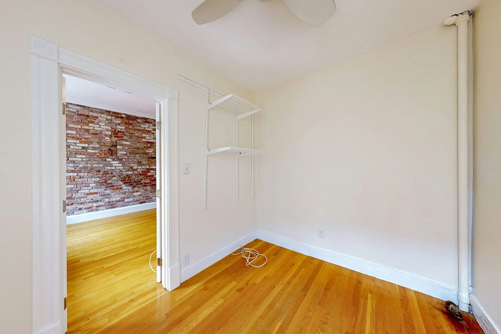 11 Irving St # 4