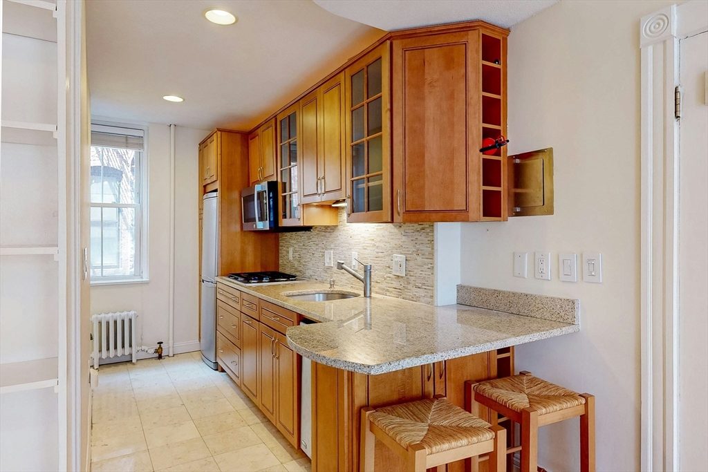 11 Irving St # 4