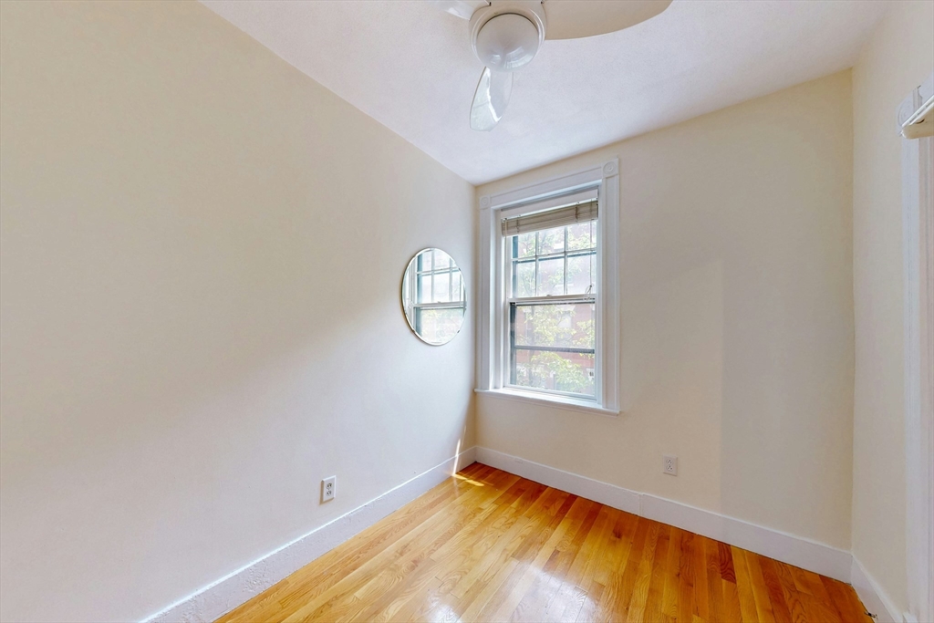 11 Irving St # 4