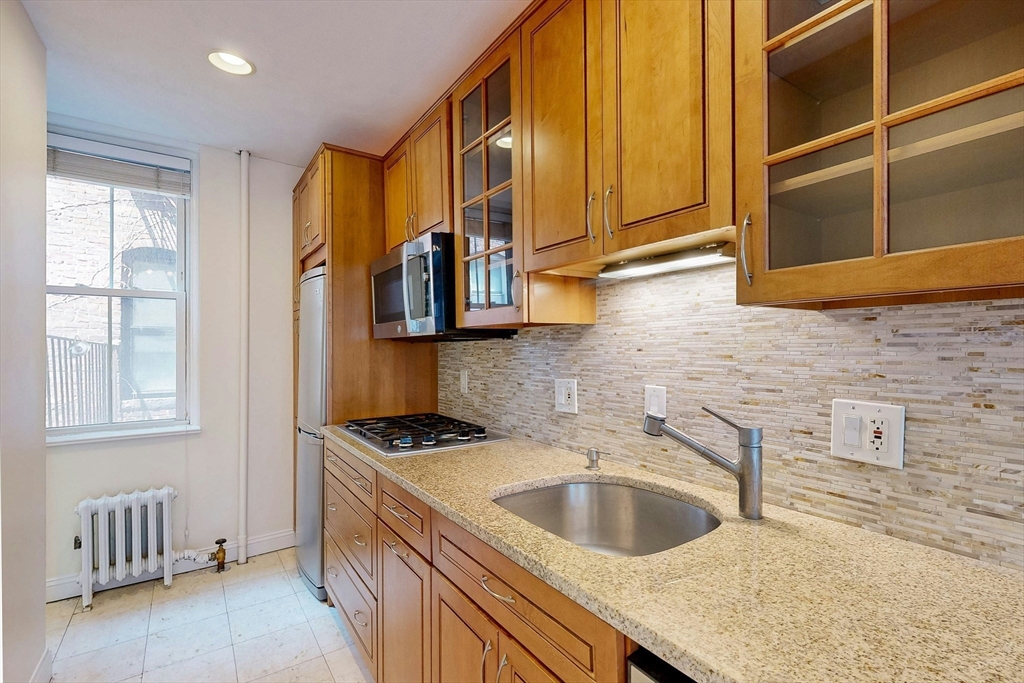11 Irving St # 4