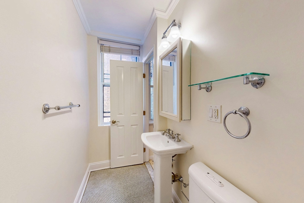 11 Irving St # 4