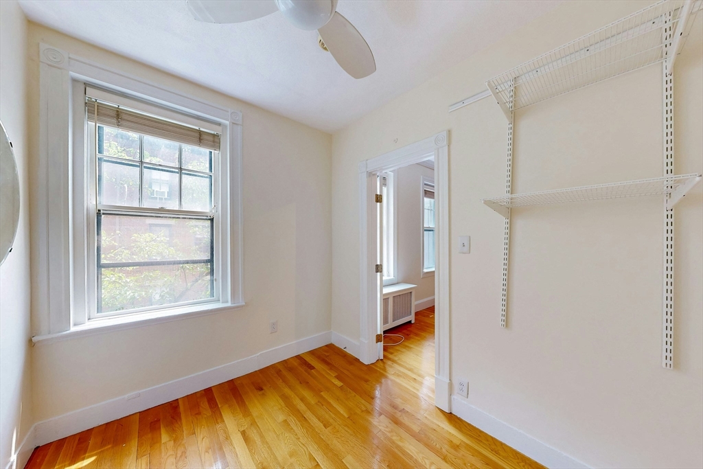11 Irving St # 4