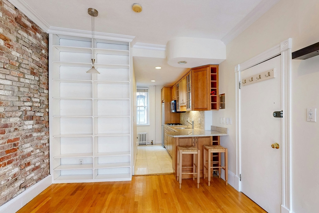 11 Irving St # 4