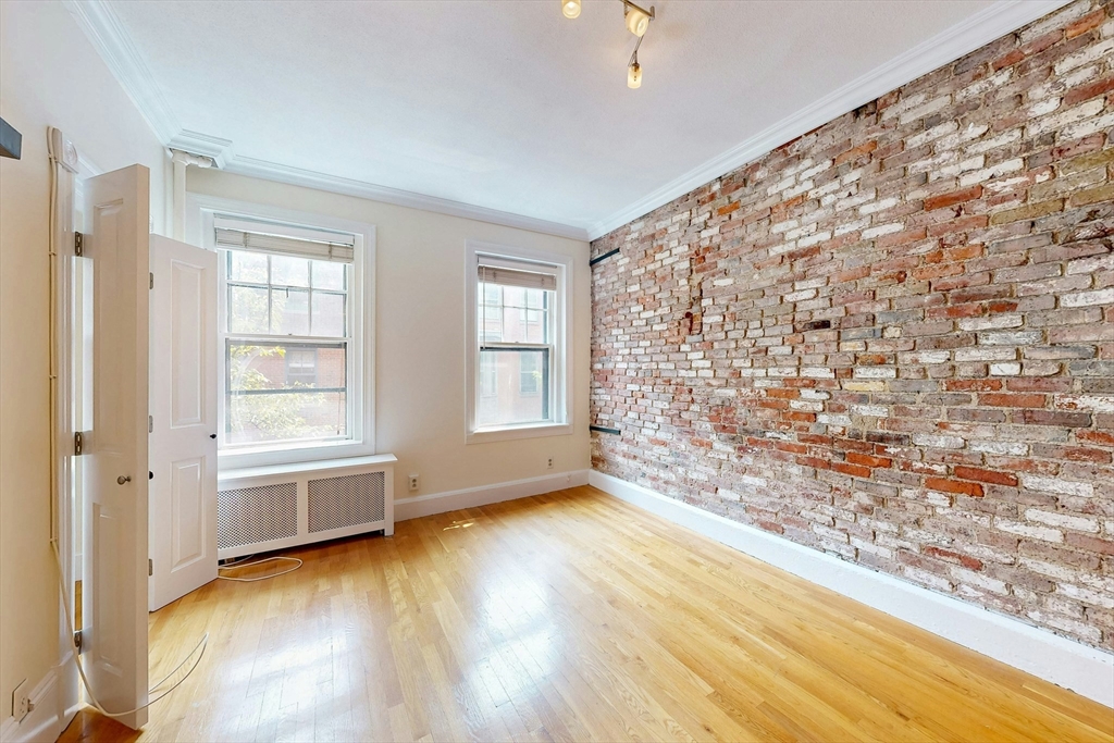 11 Irving St # 4