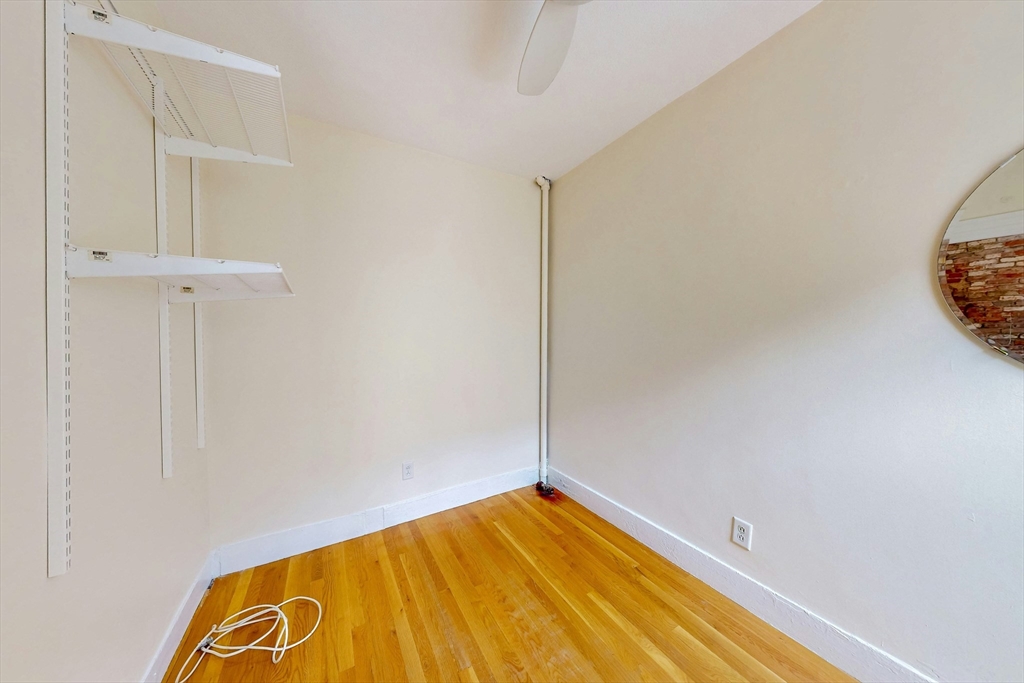 11 Irving St # 4