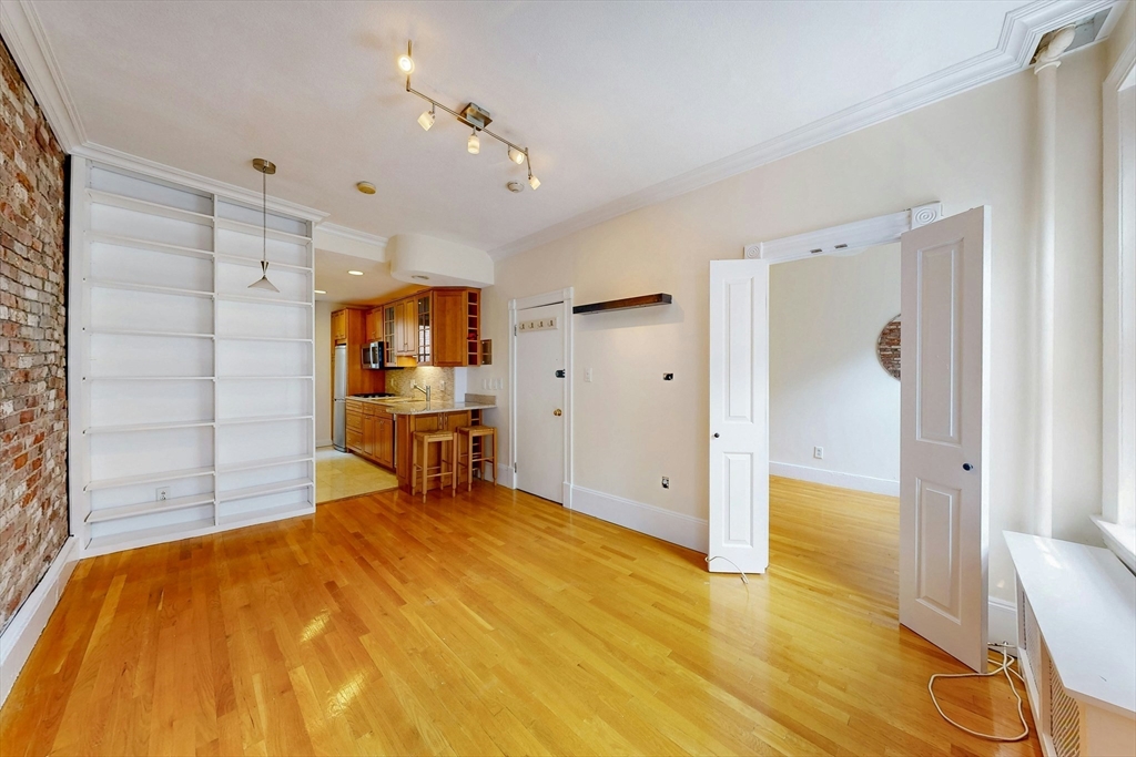 11 Irving St # 4