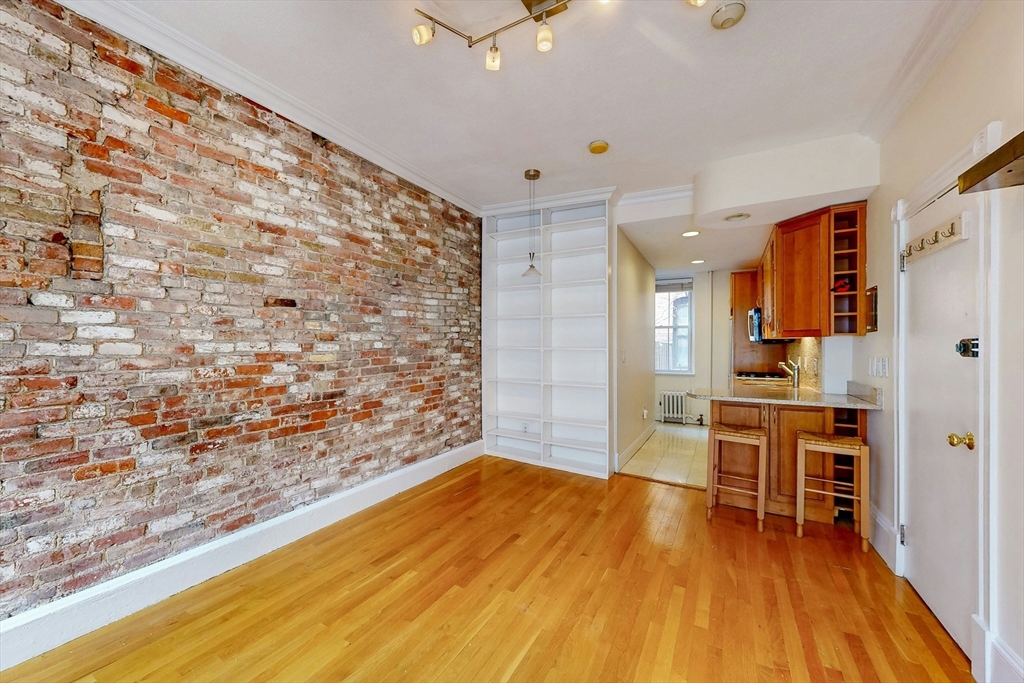 11 Irving St # 4
