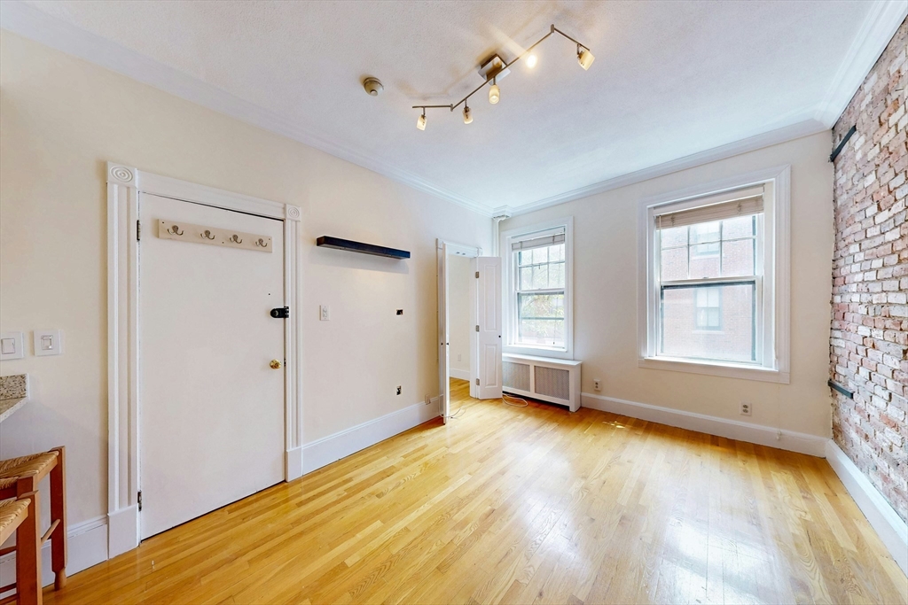 11 Irving St # 4