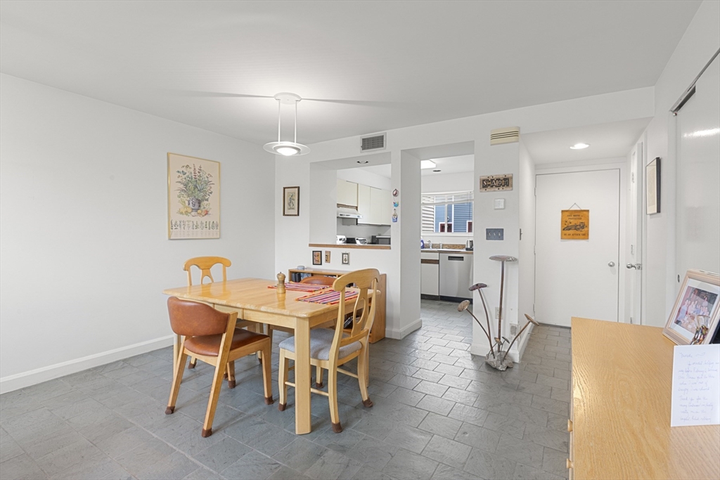 111 Governor Winthrop Rd # 111