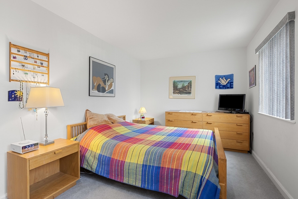111 Governor Winthrop Rd # 111
