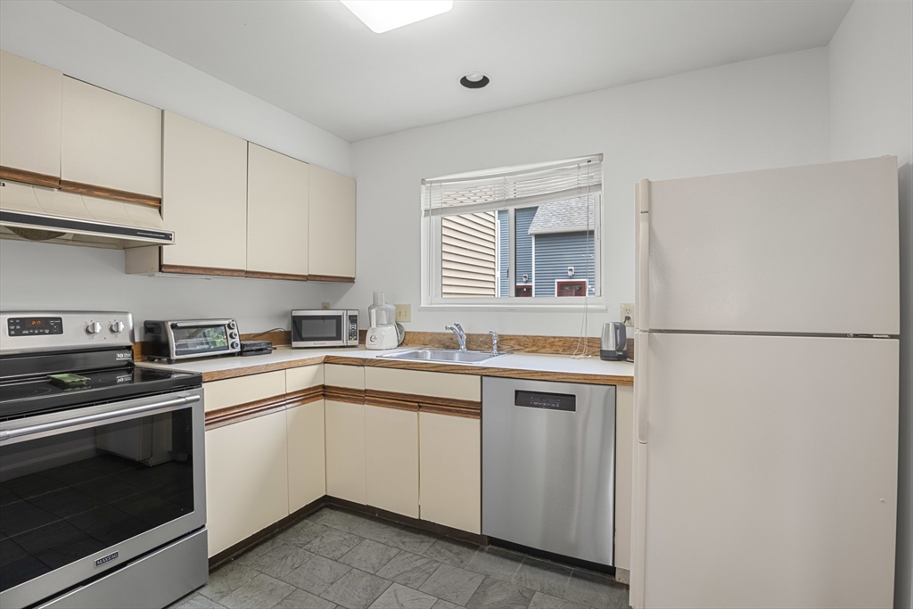 111 Governor Winthrop Rd # 111