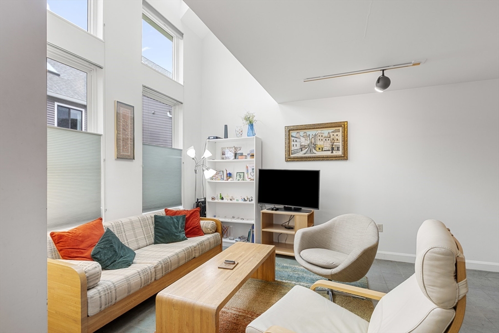 111 Governor Winthrop Rd # 111