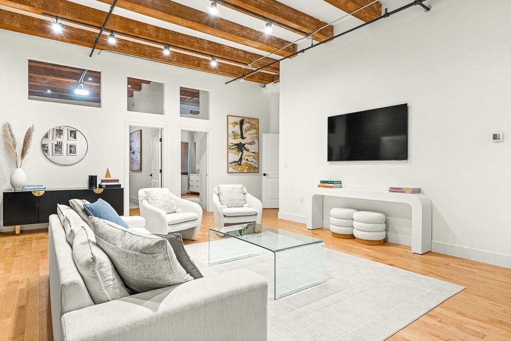 33 Sleeper St # 106