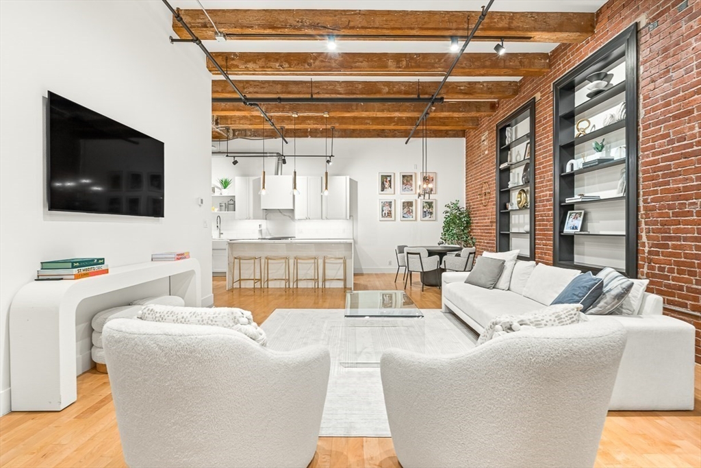 33 Sleeper St # 106