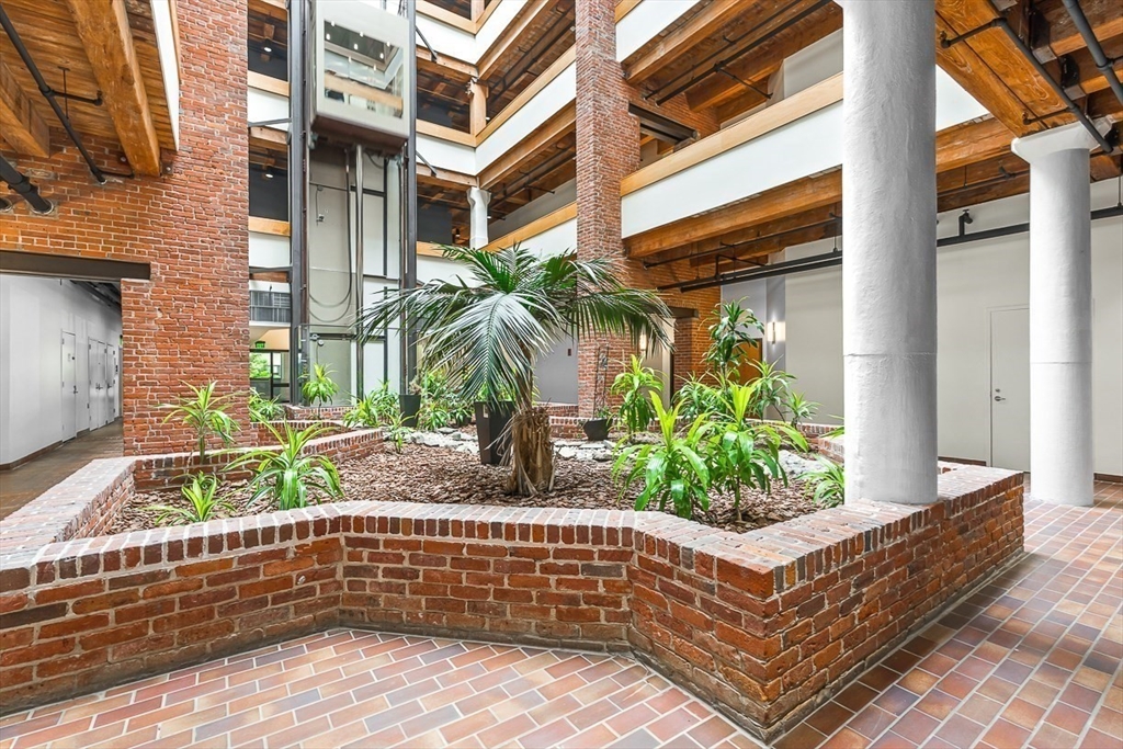 33 Sleeper St # 106