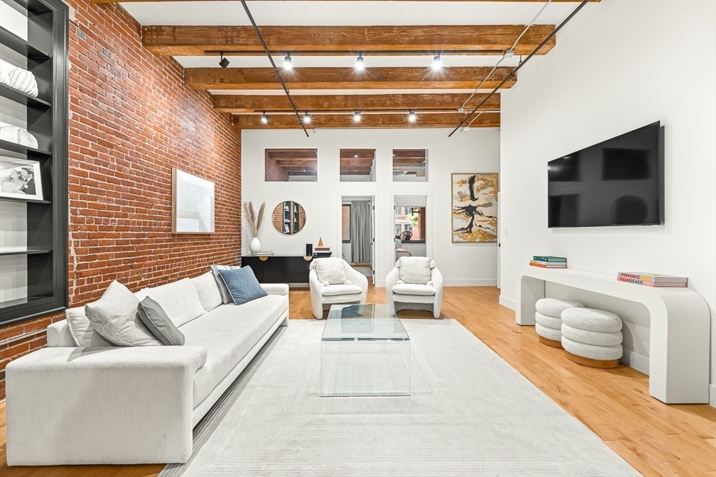 33 Sleeper St # 106