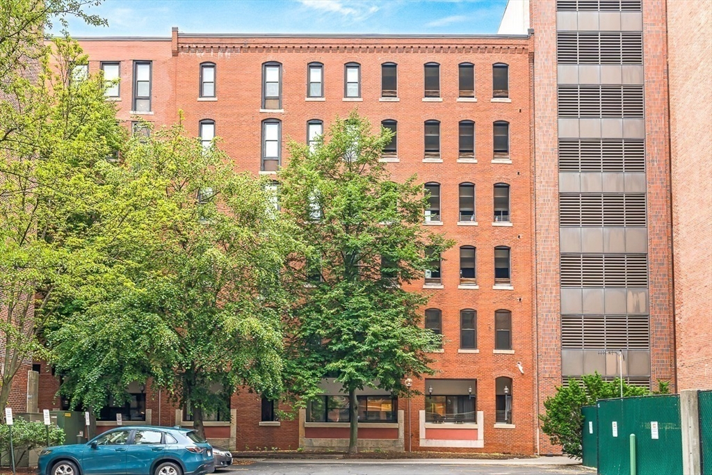 33 Sleeper St # 106