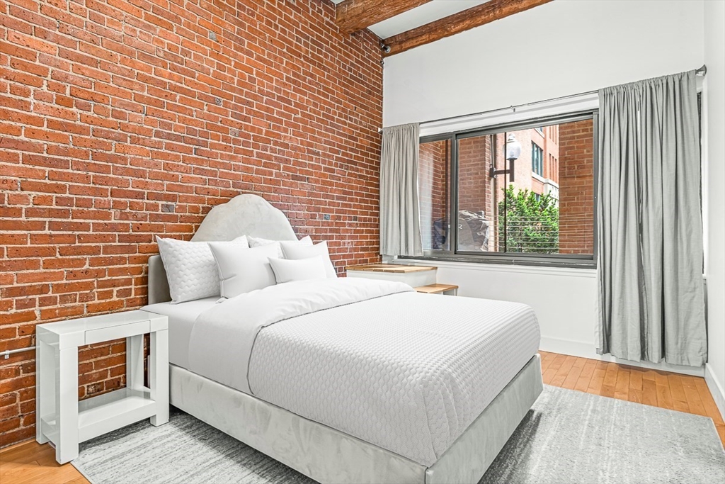 33 Sleeper St # 106