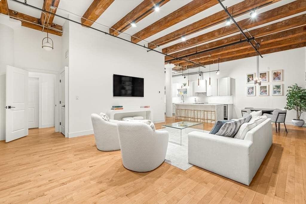 33 Sleeper St # 106
