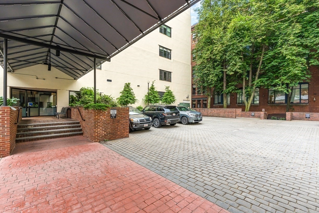33 Sleeper St # 106